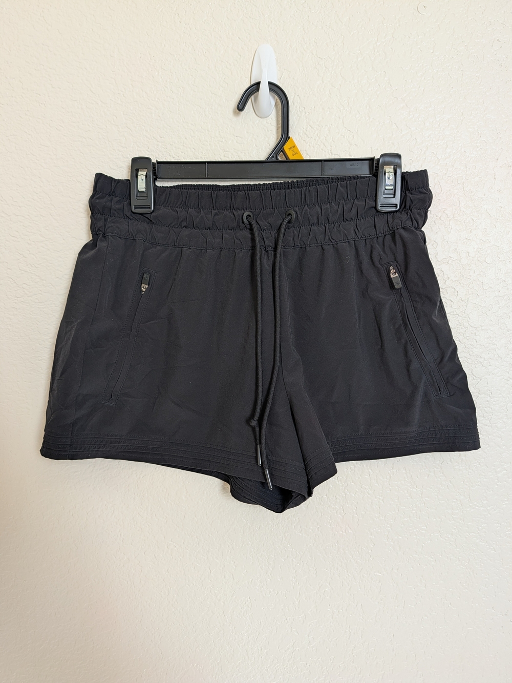 Athleta Trekkie North Shorts Black Size Small Jog Running Gym Workout
